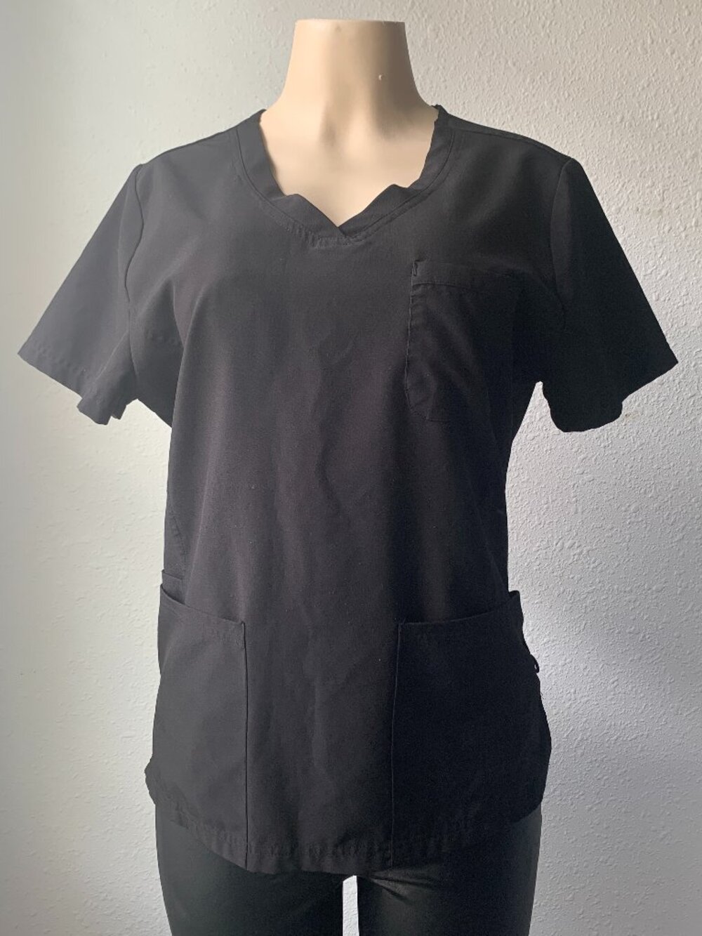 Trend Uniforms V-Neck Scrub Top Black Womens Stretch Work Pocket Medium